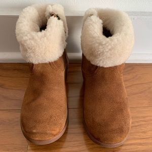 UGG kids Jorie II fur-lined boots size 11